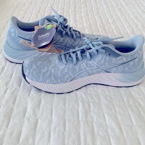 NWT ASICS Gel Excite Twist women’s size 8. New in box. Color white and blue.